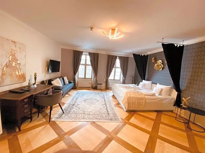 Deluxe Studio