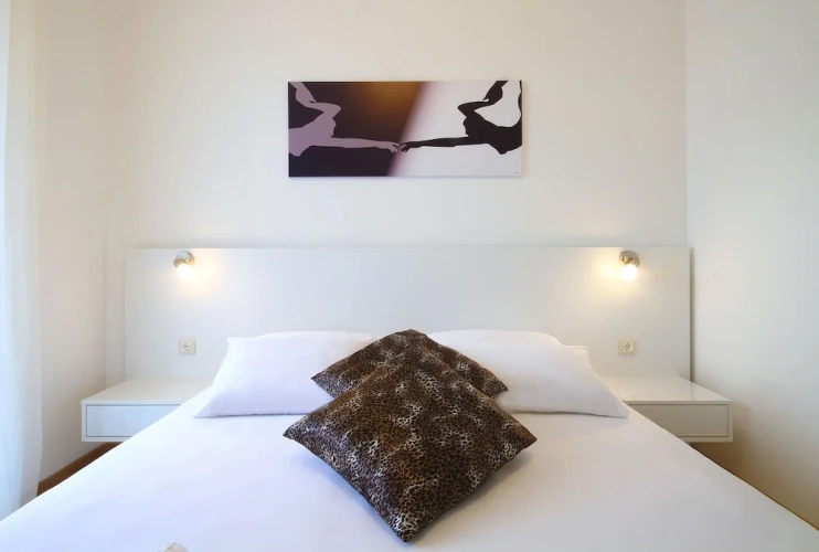 2 Bedrooms Luxury Apartment with balcony and with sea view
