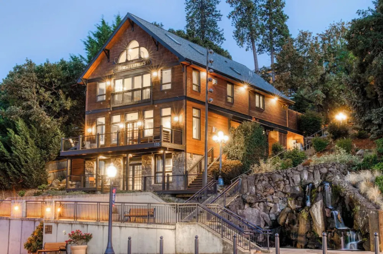 Horsefeathers Hotel - Hood River, OR