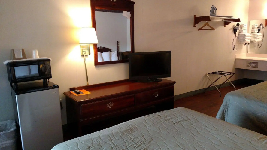 Evergreen Inn