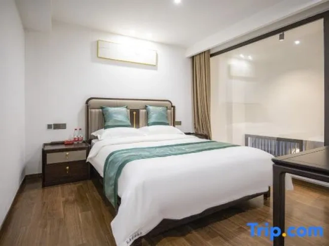 2 Bedrooms Villa