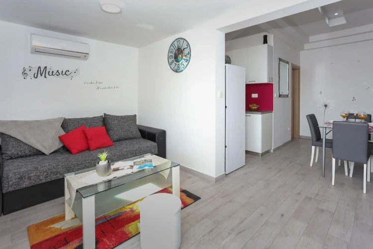 Family Apartment with balcony and with sea view
