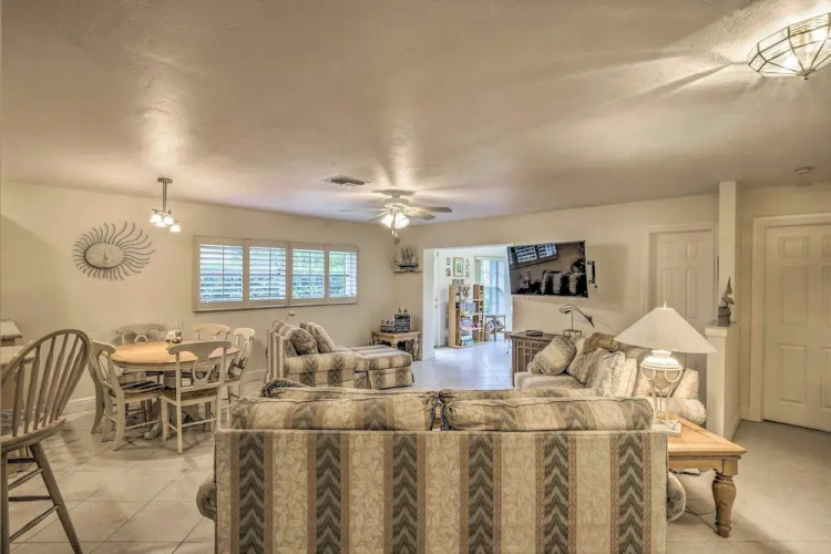 Spacious Naples Home < 1 Mi to Vanderbilt Beach!