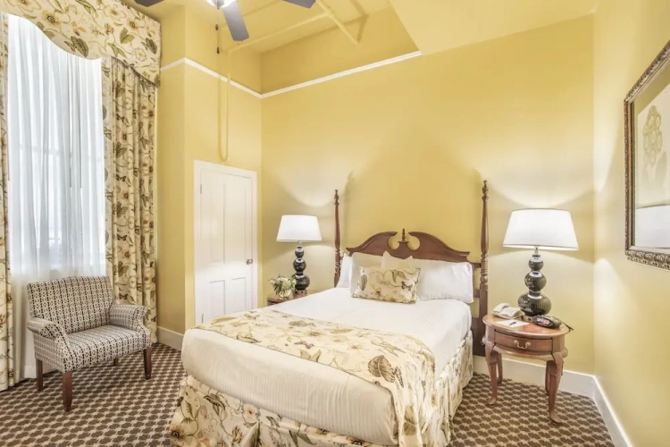 Menger Petite room