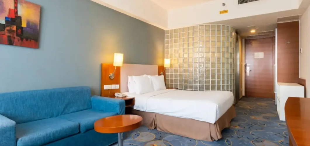 Tianjin Binhai Saint Light Hotel
