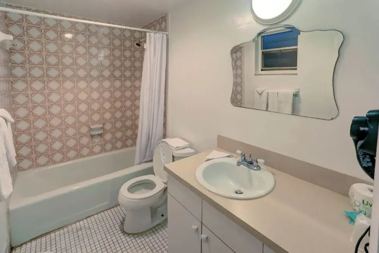 Richard's Motel Studio