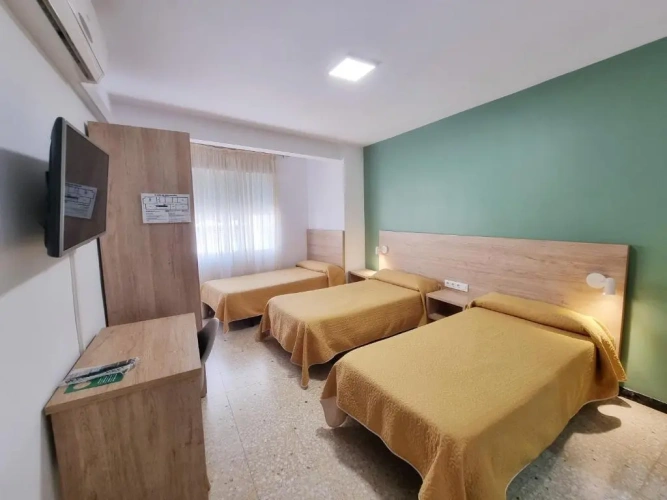Standard Triple room