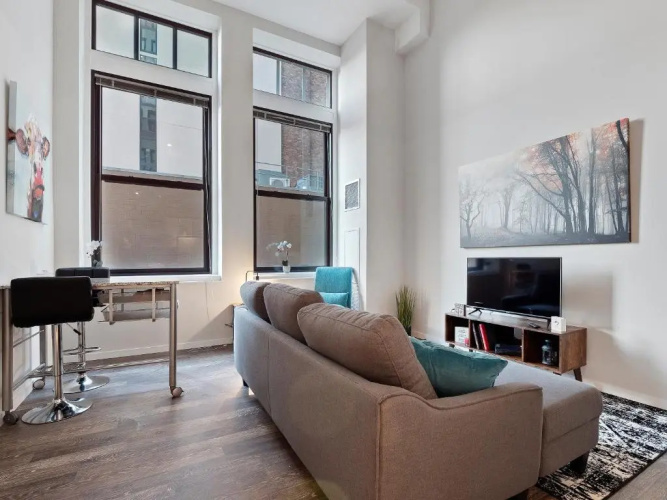 Beautiful Downtown Condo with Amenities Galore 229