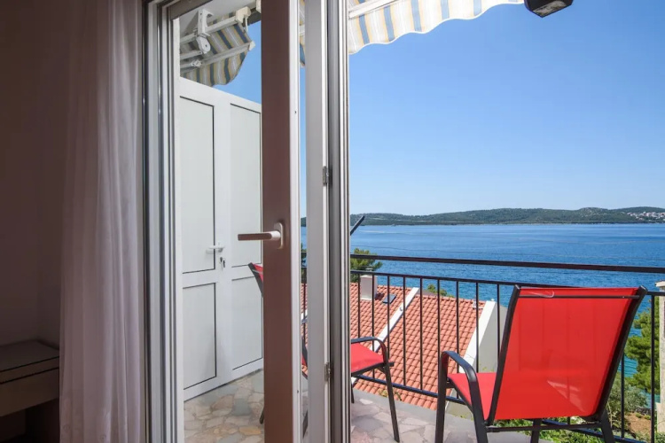 A1-apt w. Shared Pool & Balcony,next to the Beach