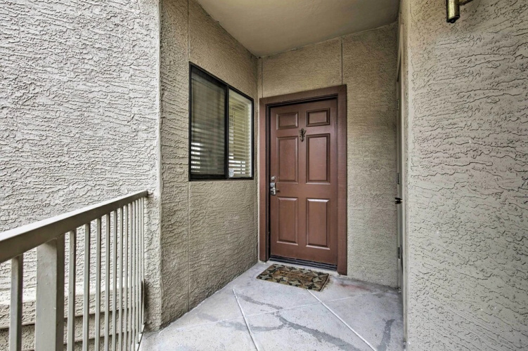 Modern Condo w/ Pool Access ~ 3 Mi to Dtwn Phoenix