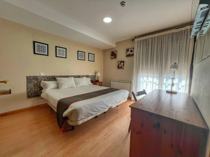 Hostal Y Casa Rural La Colmena