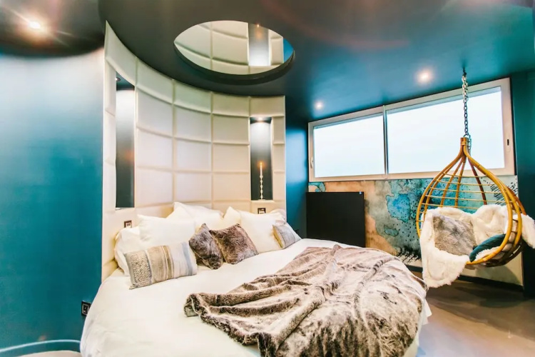 Parenthese Concept Room