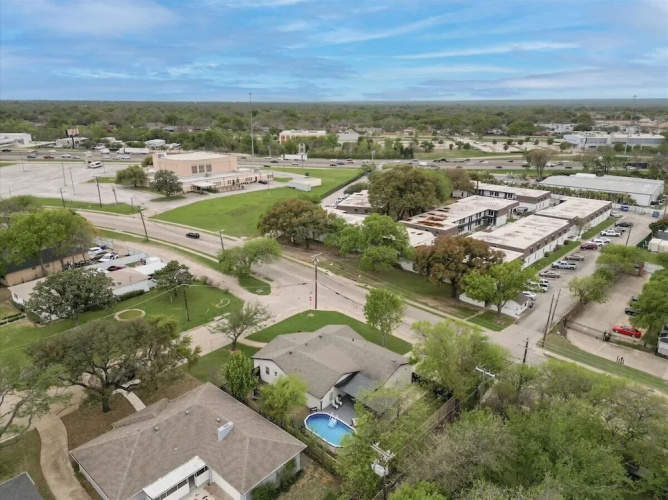 Panoramic 4BR 3B Home With Pool, Grill, Sauna & Game Room