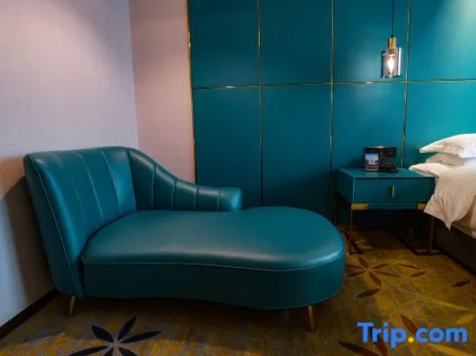 1 Bedroom Business Suite