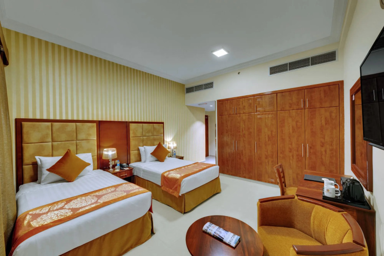 OYO 101 Click Hotel