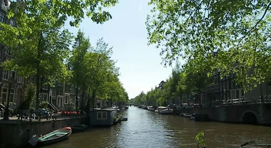 Authentic Jordaan Apartment