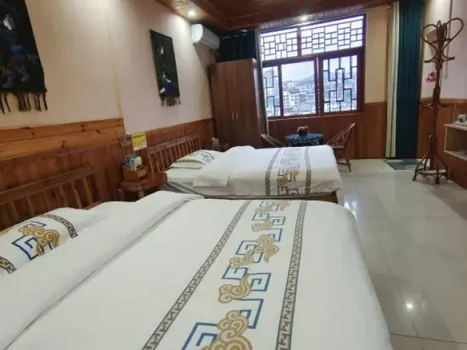 Longmen Inn