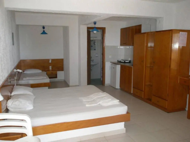 Artemis Hotel