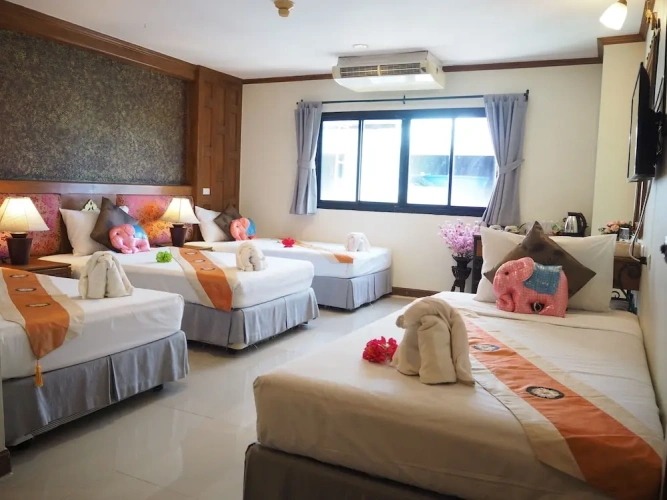 4 Bedrooms Standard Family room