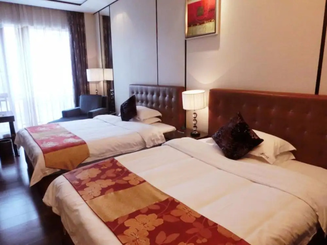 eStay Residence Poly Central Pivot