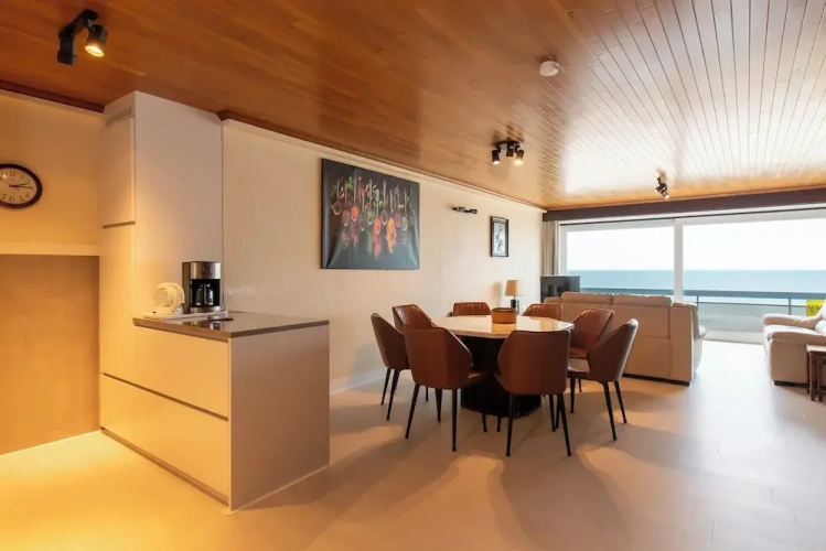 Apartment in Middelkerke With Beach Views