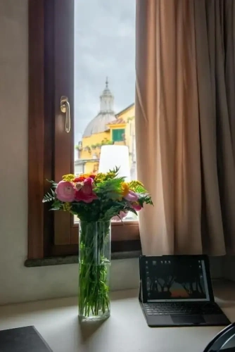 Suite with city view