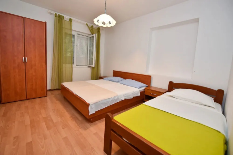 Apartments Caska VI