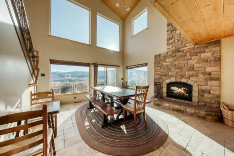 580 Hunter Ridge Dr - View~Topia