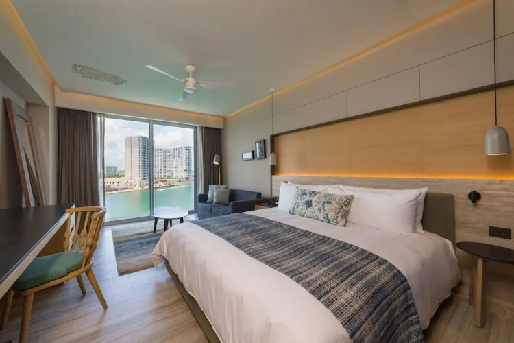 Guest Double room with balcony and with marina view