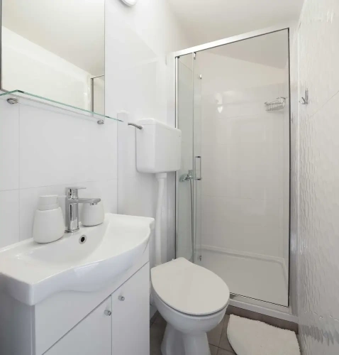 3 Bedrooms Apartment