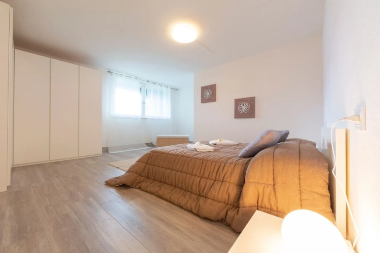 5 Bedrooms Villa