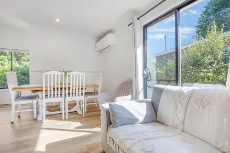 20 Toorak Road