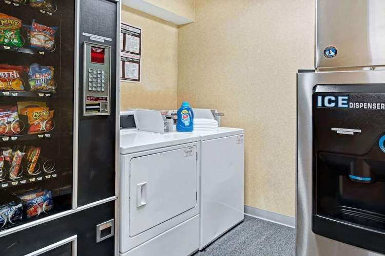 Baymont Inn & Suites Indianapolis