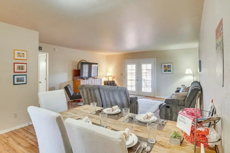 5 Mi to Dtwn: Tucson Townhome w/ Pool Access!