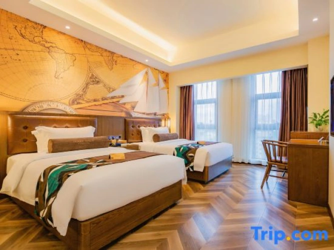 Standard Twin room with view