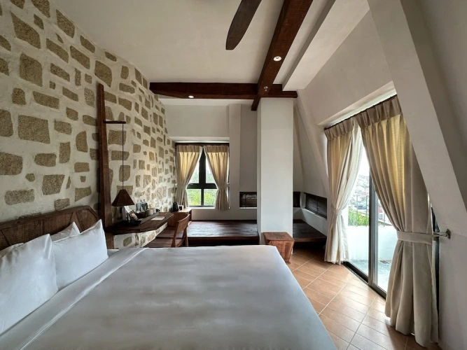Standard Double room with city view