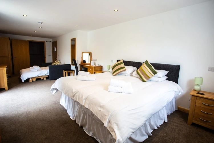 1 Bedroom Deluxe Quadruple room