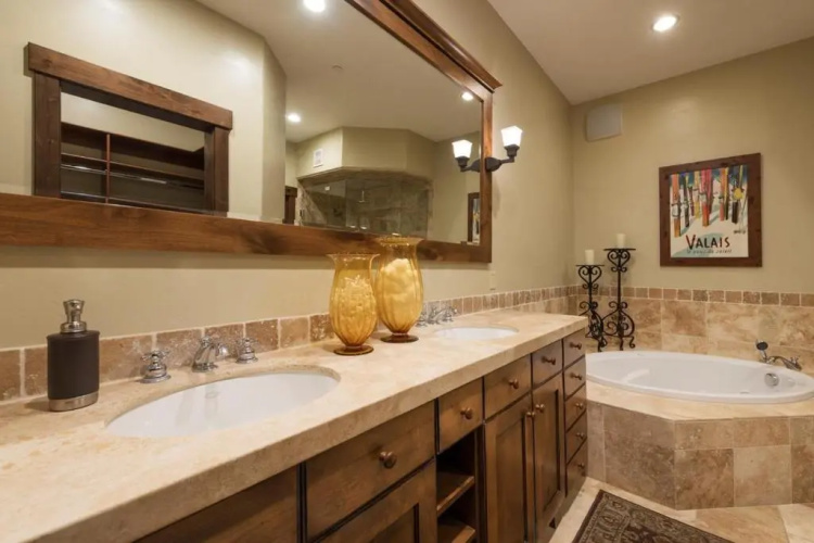 Silver Star #1104 - 2 Bed Condo