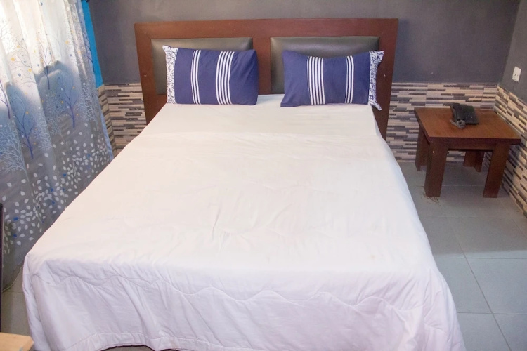 Lukham Crown Hotel