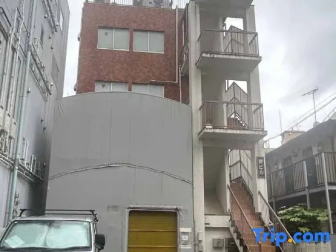 100 square meters, 8 min walk to Shinjuku major station, Quiet