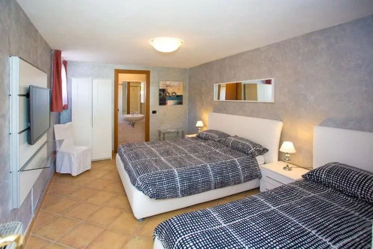 Standard Triple room