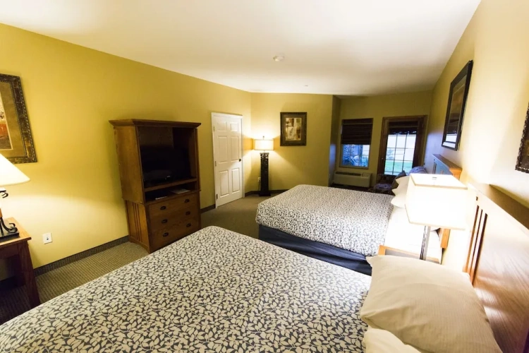 Standard Quadruple room with lake view