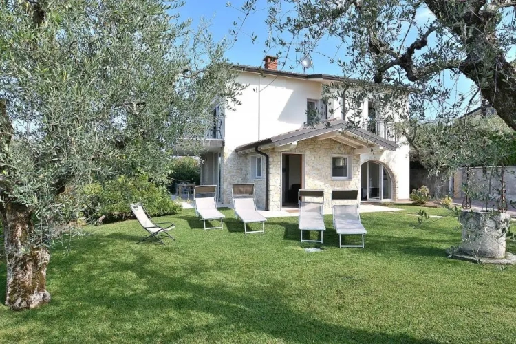4 Bedrooms Villa