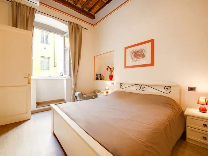 Mansion in Lucca Near Via Fillungo