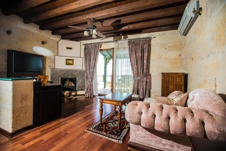 Deluxe Double Cave Suite
