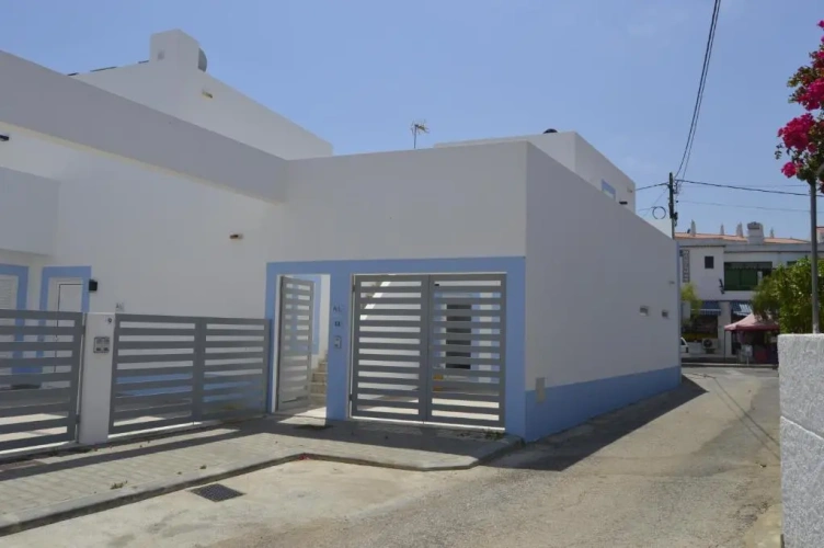 2 Bedrooms Cottage