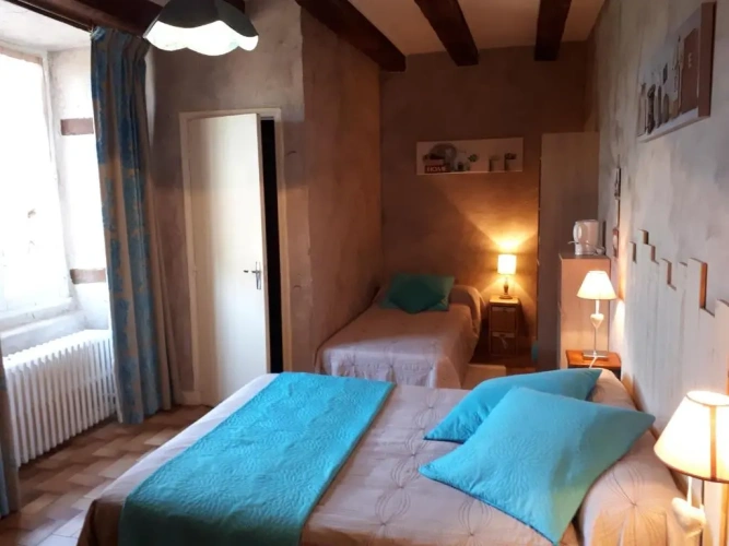 Standard Triple room