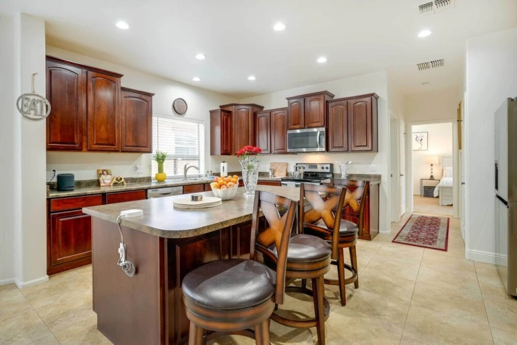 5 Bedrooms Cottage