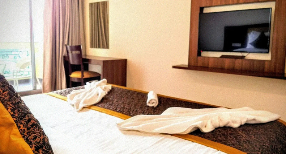 Deluxe room with pool view