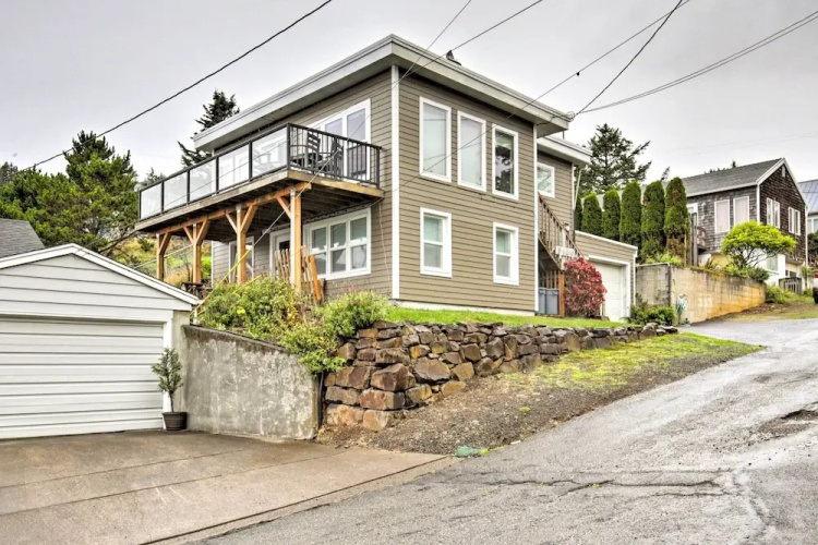 Exquisite Oceanside House w/ Pacific Views & Deck!
